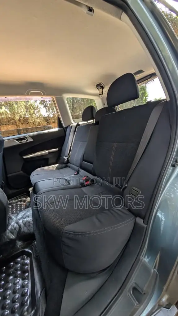 Subaru Forester 2010 Silver