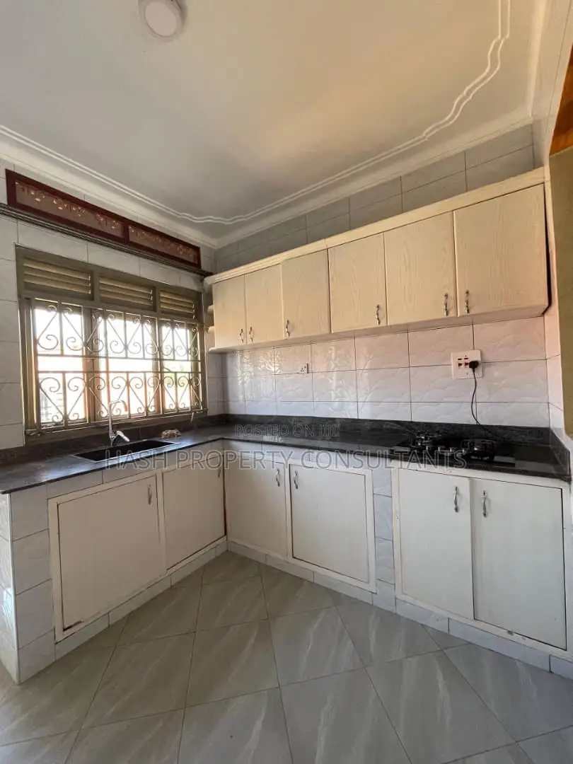 4bdrm House in Ptc, Makindye for sale