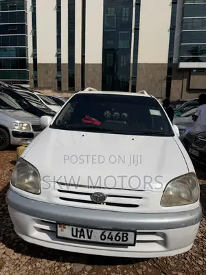 Toyota Raum 1999 White