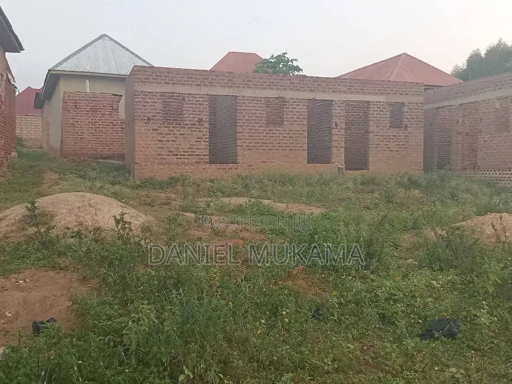 Land With Incomplete Room Structures