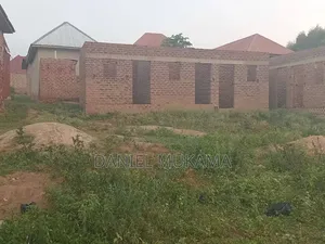 Land With Incomplete Room Structures