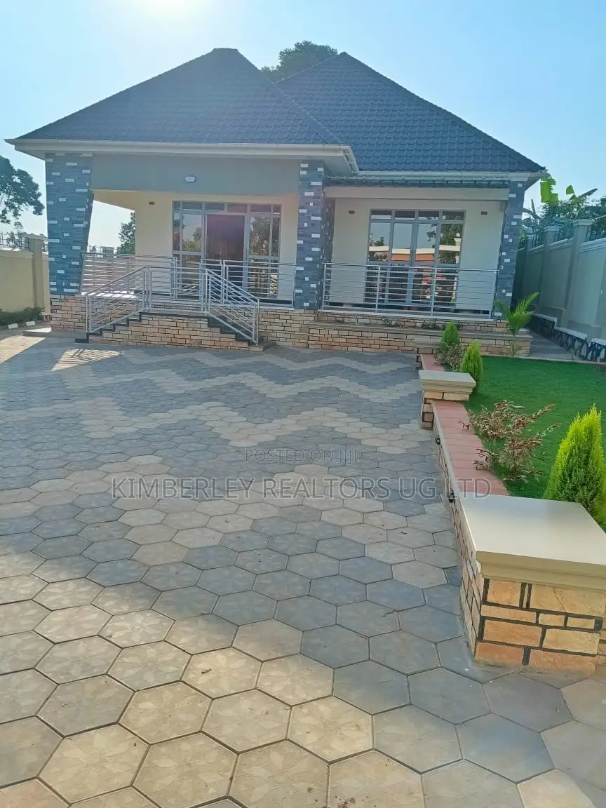 3bdrm House in Division A for sale