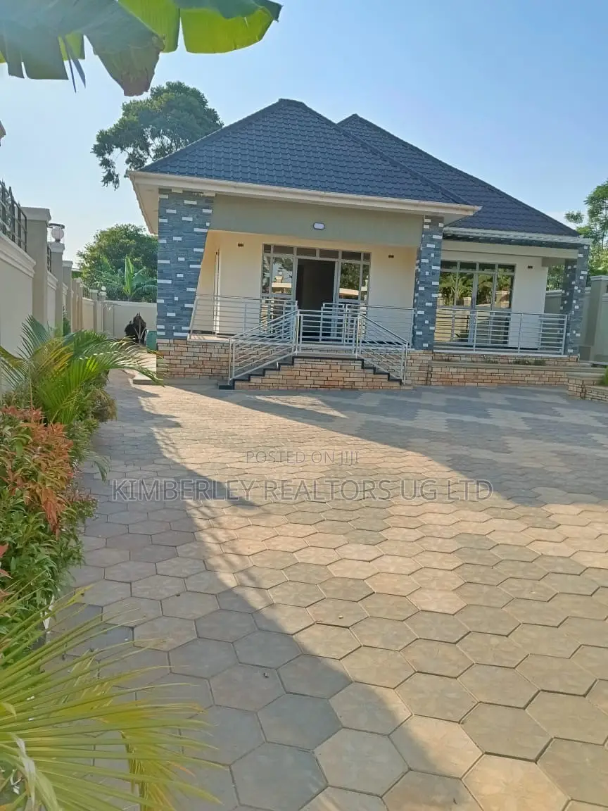 3bdrm House in Division A for sale