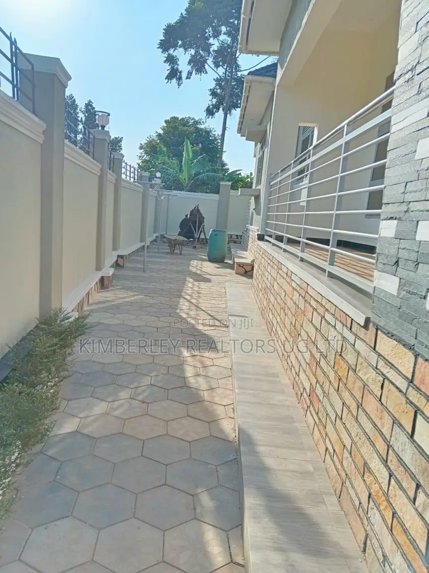 3bdrm House in Division A for sale