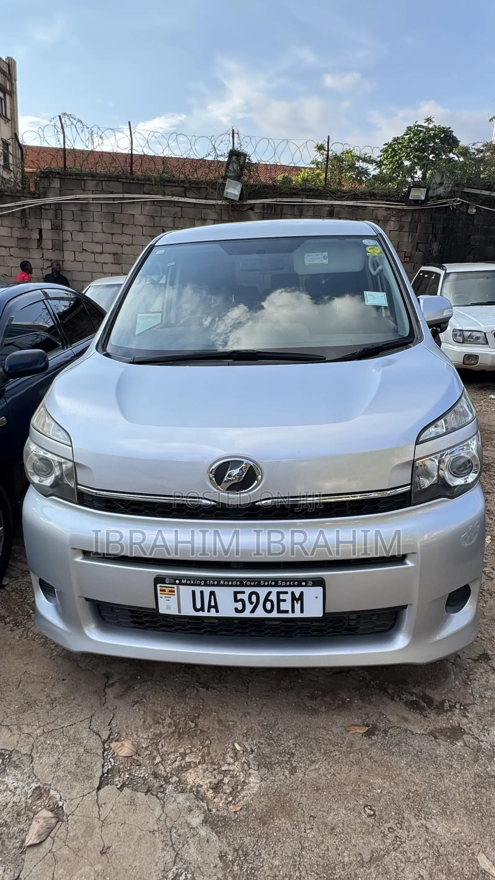 Toyota Noah 2012 Silver