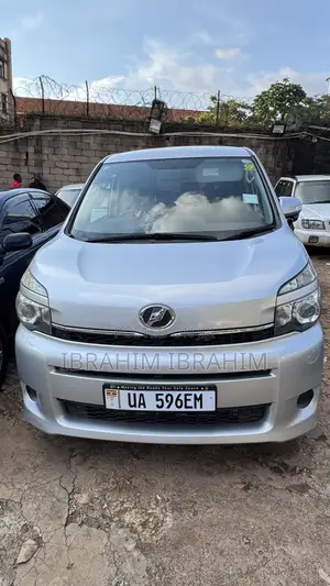 Toyota Noah 2012 Silver