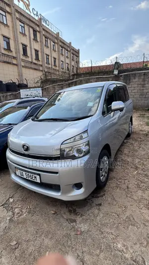 Toyota Noah 2012 Silver
