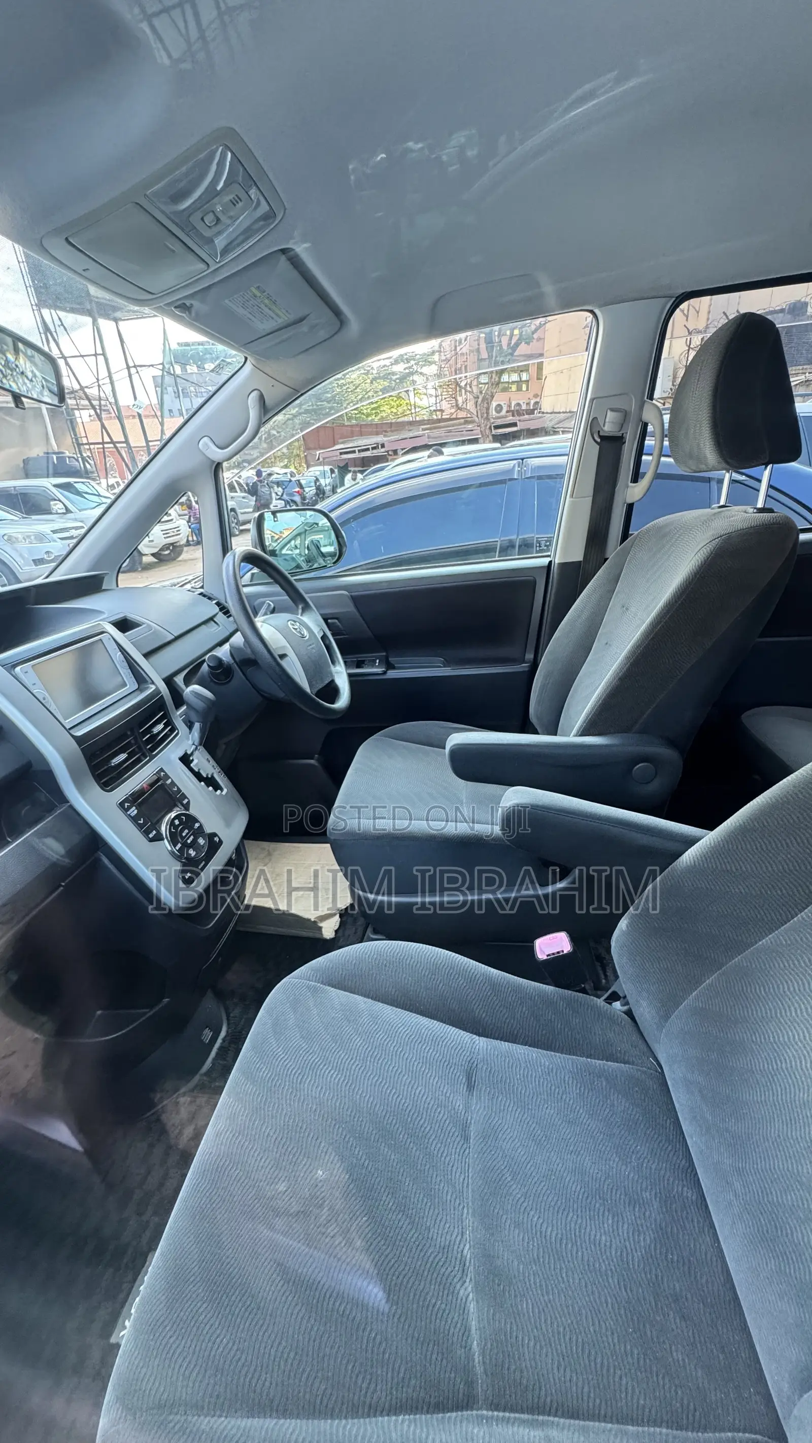 Toyota Noah 2012 Silver