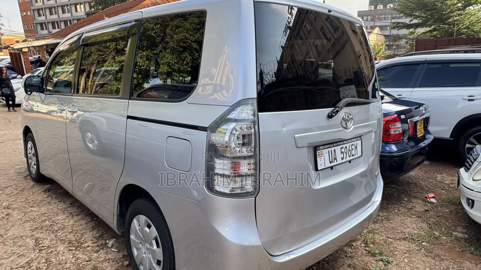 Toyota Noah 2012 Silver