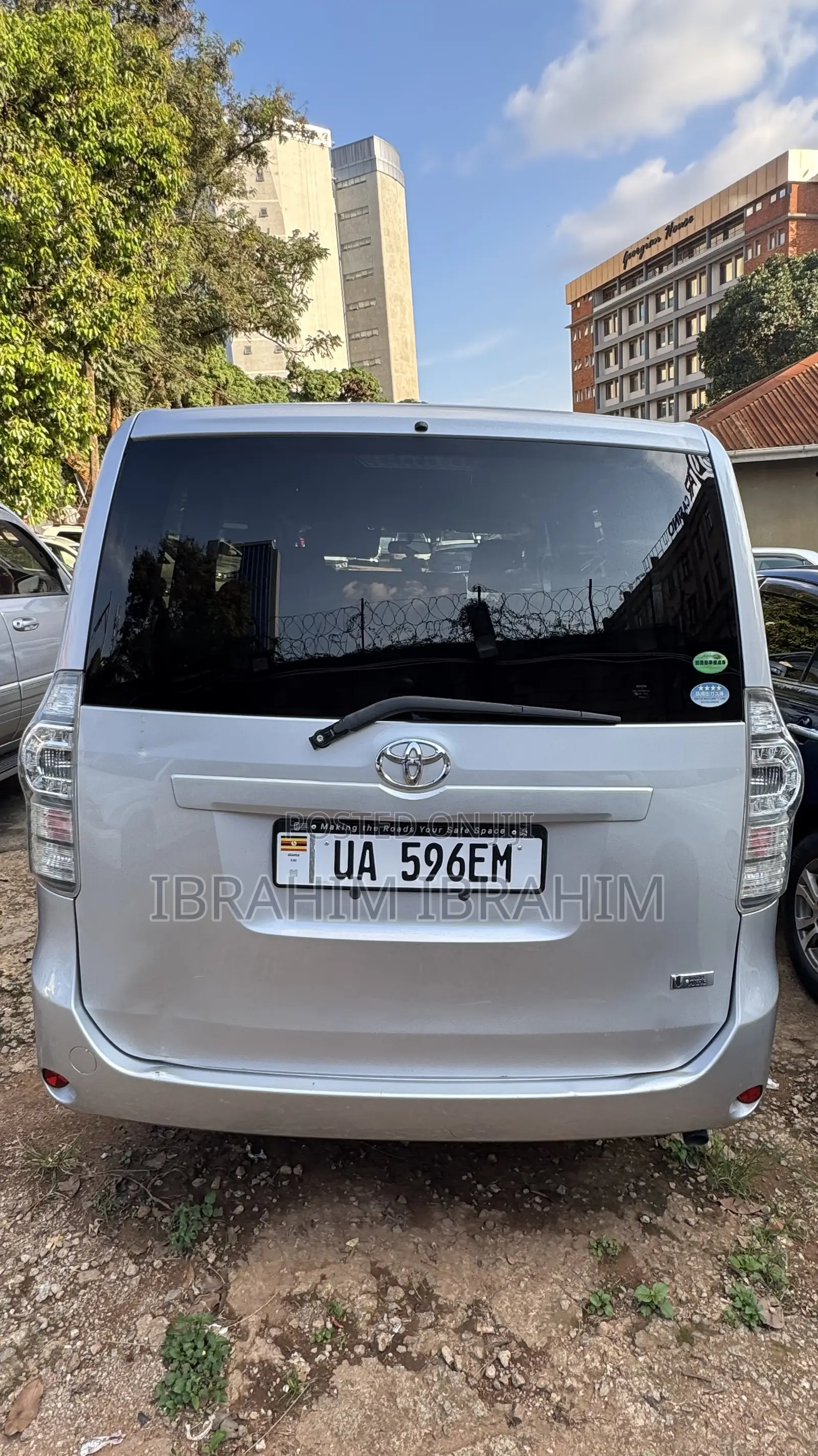 Toyota Noah 2012 Silver