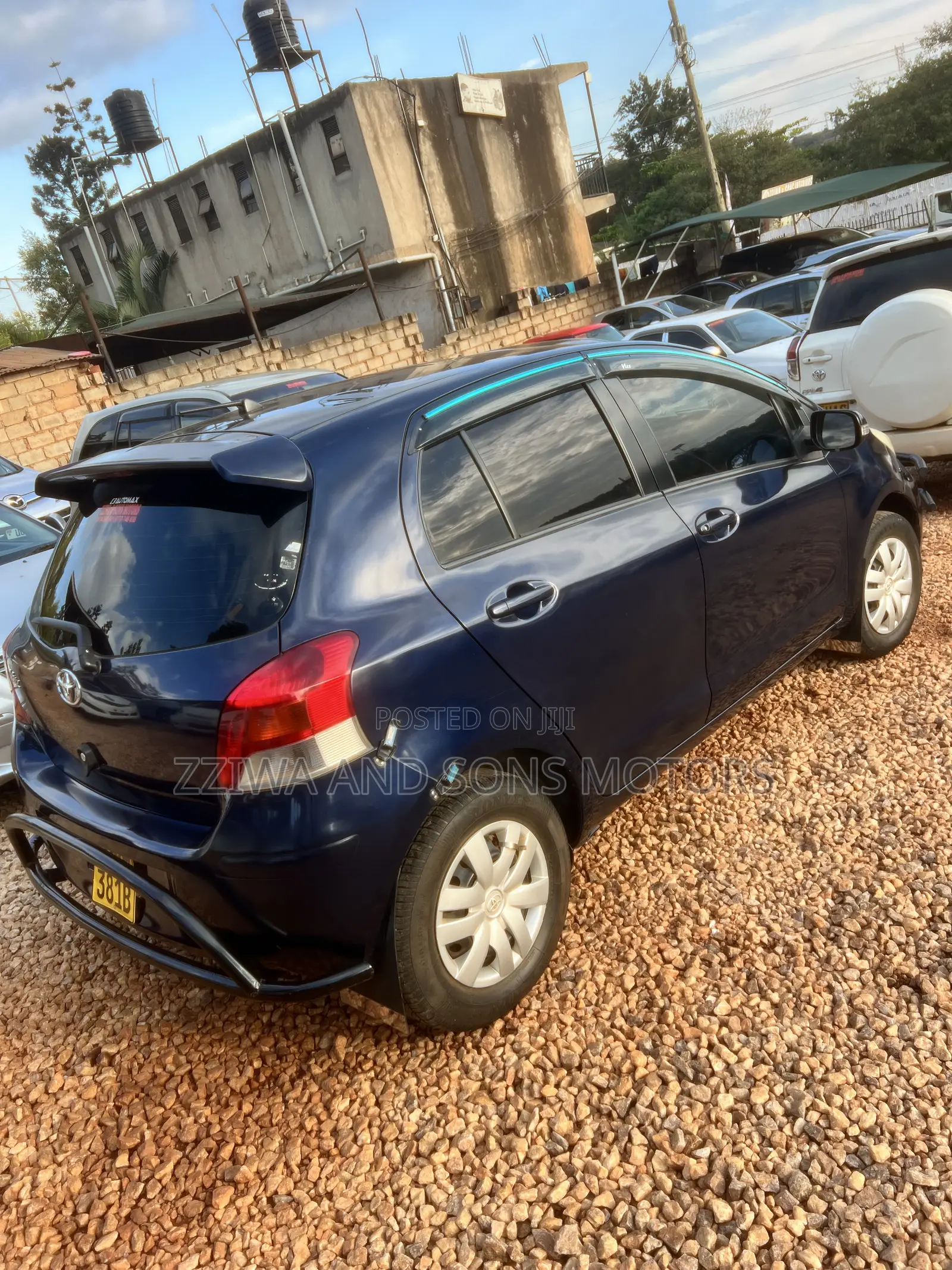 Toyota Vitz 1.5 FWD 5dr 2012 Blue