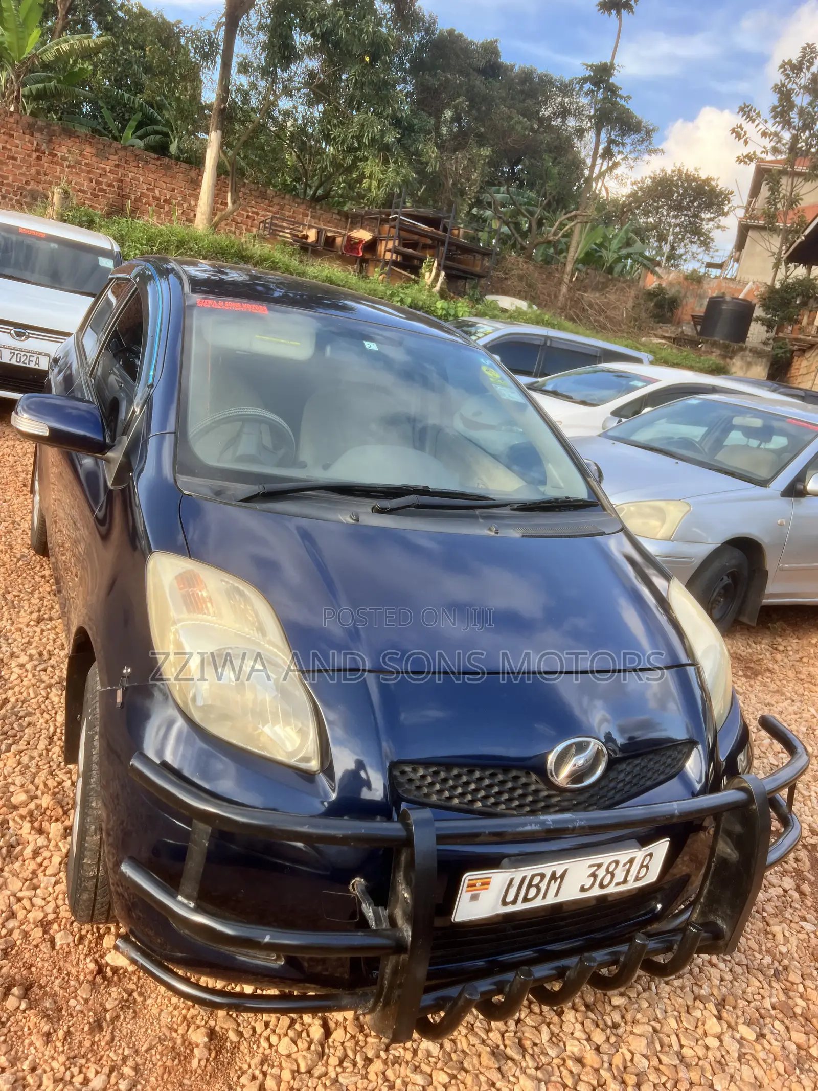Toyota Vitz 1.5 FWD 5dr 2012 Blue
