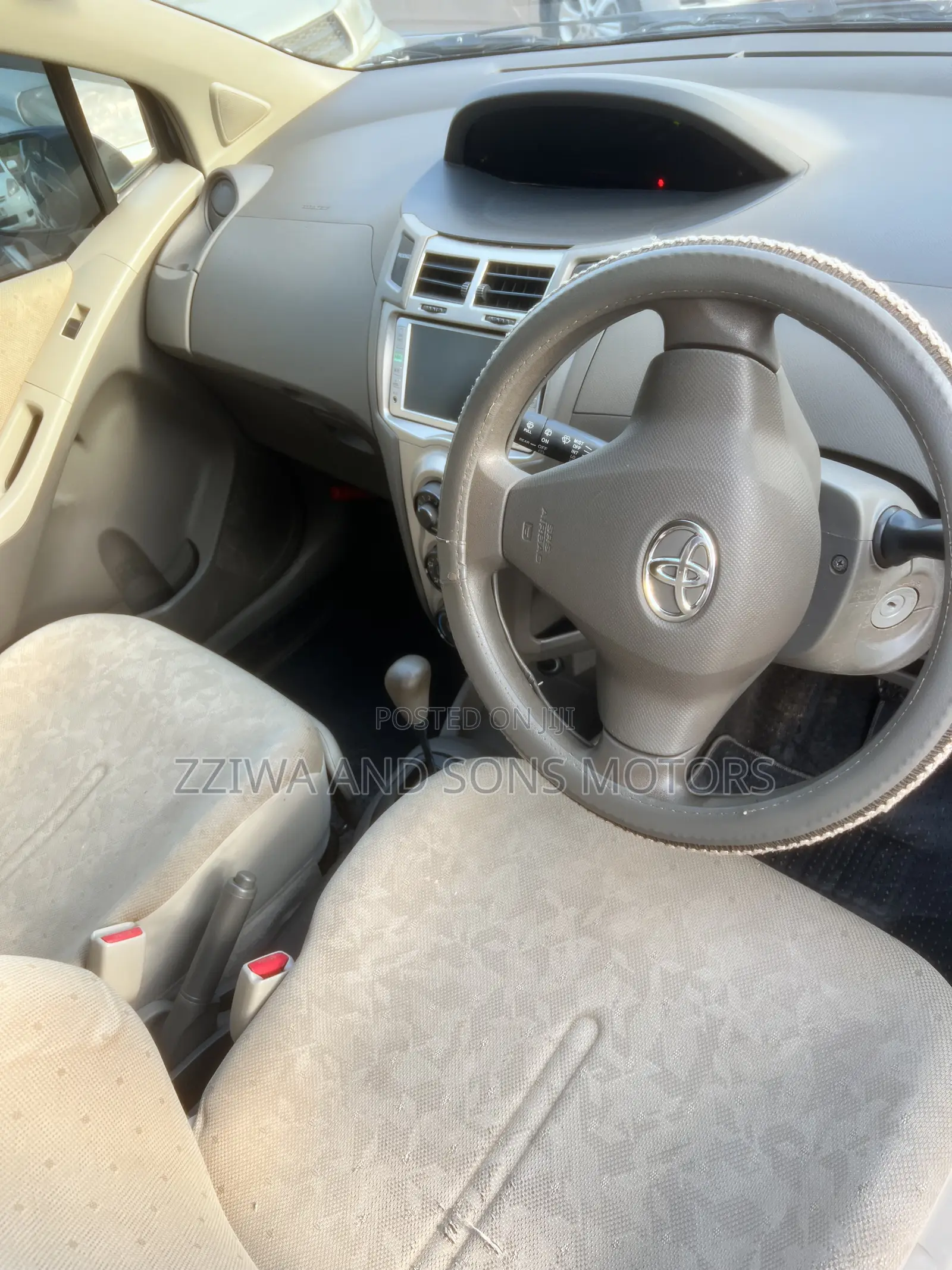 Toyota Vitz 1.5 FWD 5dr 2012 Blue