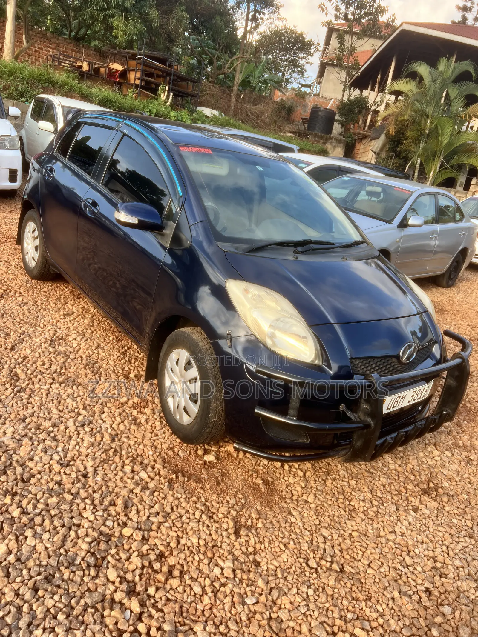 Toyota Vitz 1.5 FWD 5dr 2012 Blue