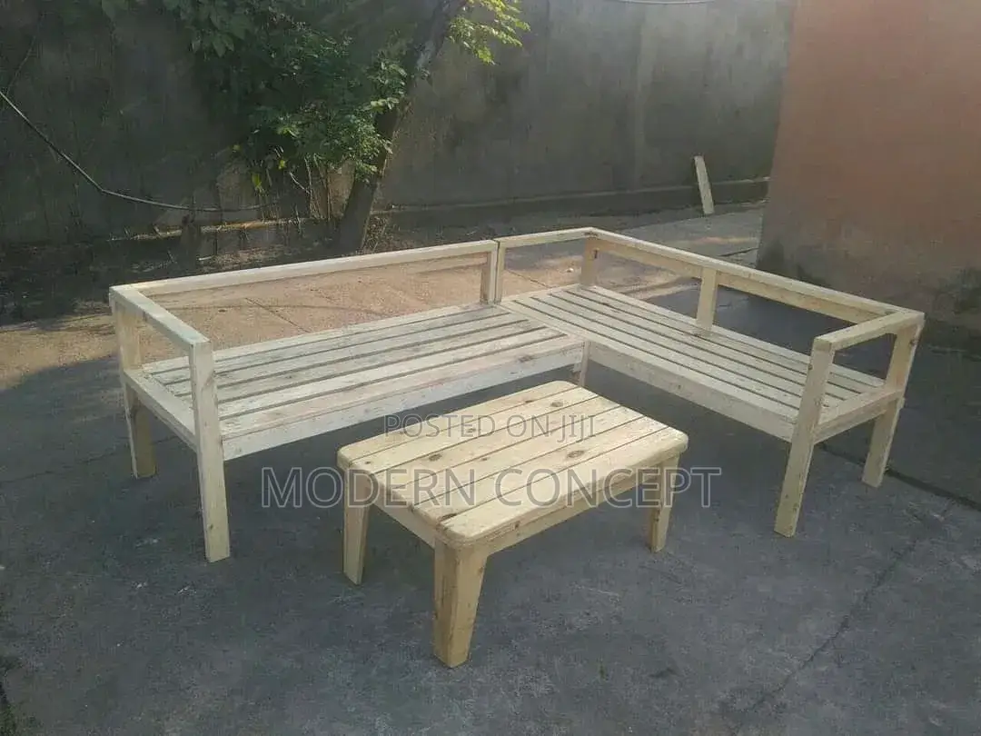 Simple Pallet Chairs