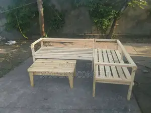 Simple Pallet Chairs
