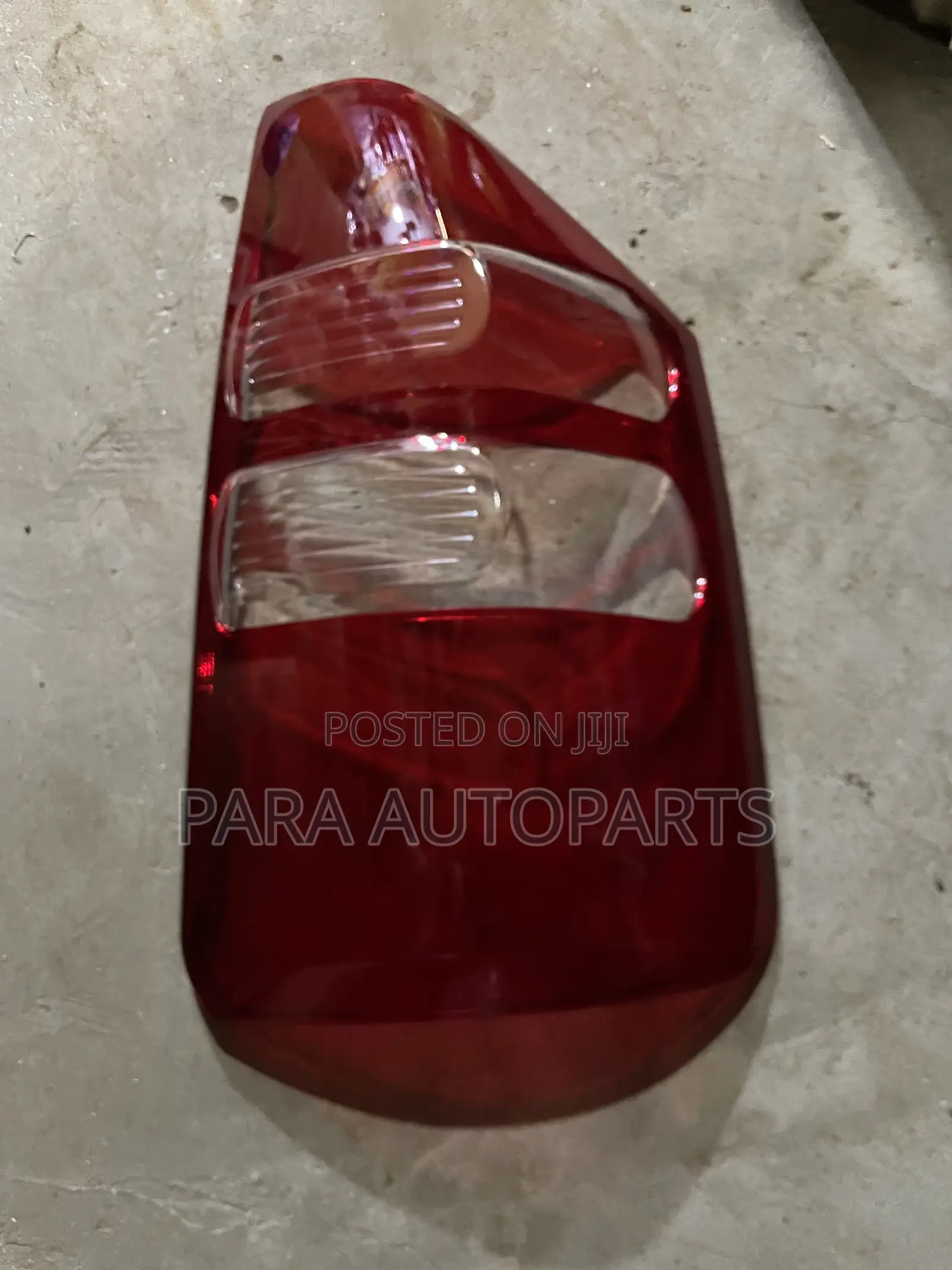 Noah 2010 Taillight Lens