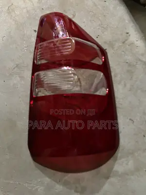 Noah 2010 Taillight Lens