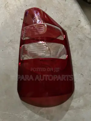 Noah 2010 Taillight Lens