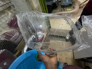 Noah 2012 Headlight Lens