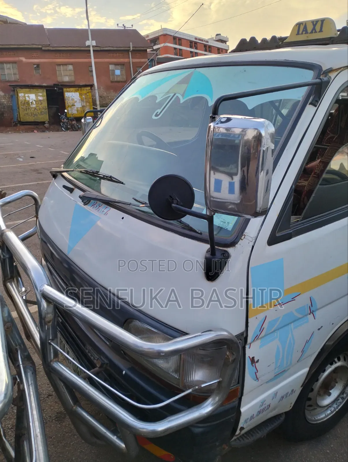 Toyota HiAce 2001 White