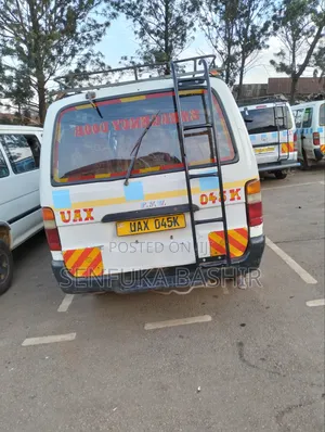 Toyota HiAce 2001 White