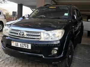 Toyota Fortuner 2011 Black