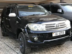 Toyota Fortuner 2011 Black