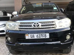Toyota Fortuner 2011 Black