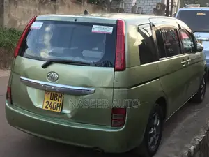 Toyota ISIS 2007 Green