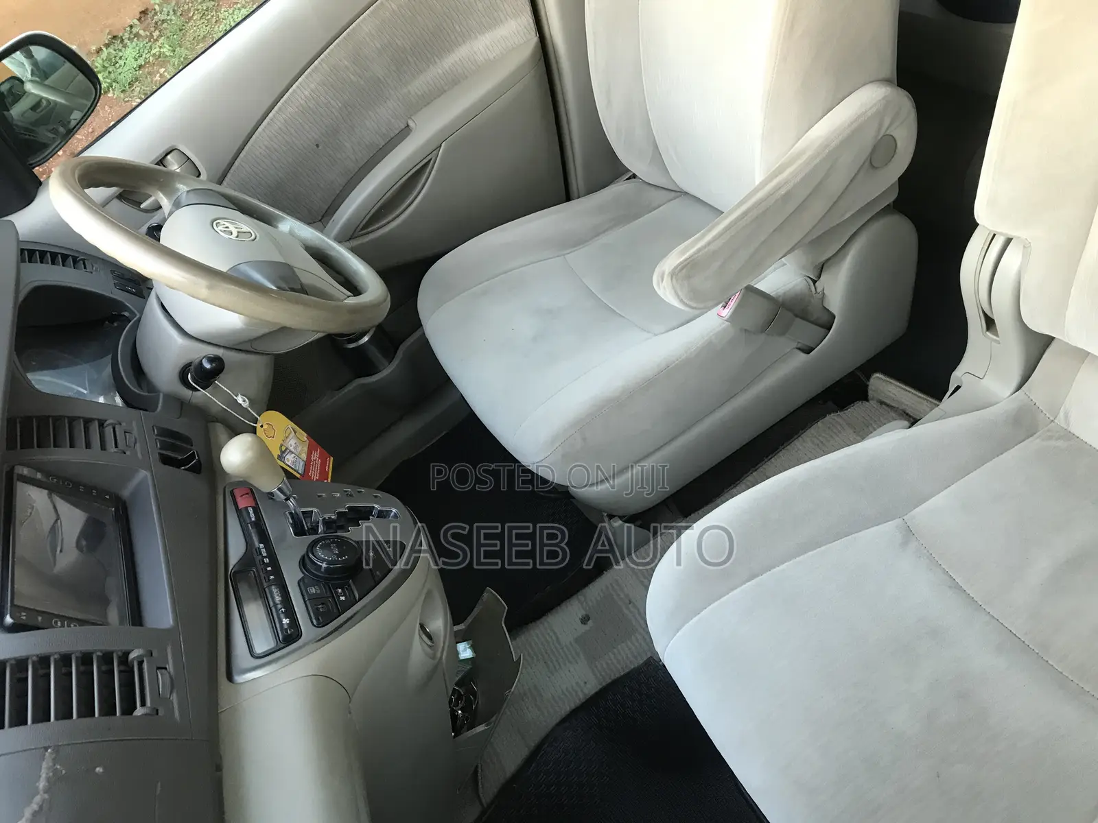 Toyota ISIS 2007 Green