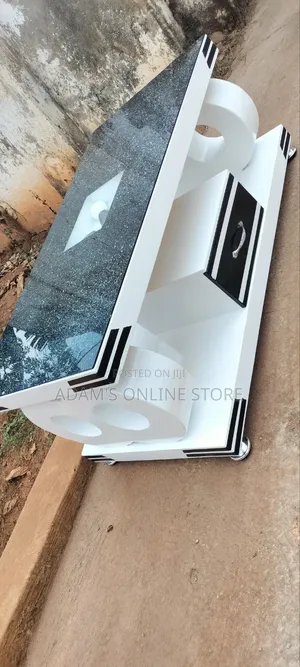 Ceenter Table in White and Black