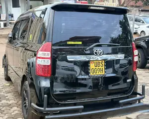 Toyota Noah 2.0 158hp FWD (7 Seater) 2011 Black
