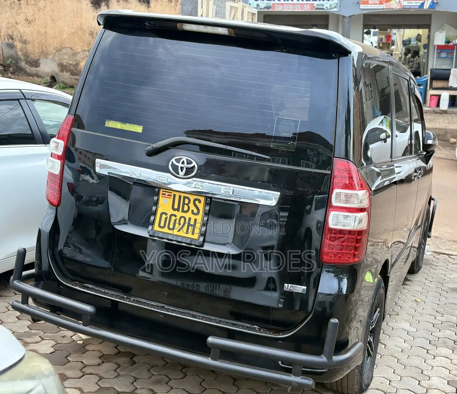 Toyota Noah 2.0 158hp FWD (7 Seater) 2011 Black