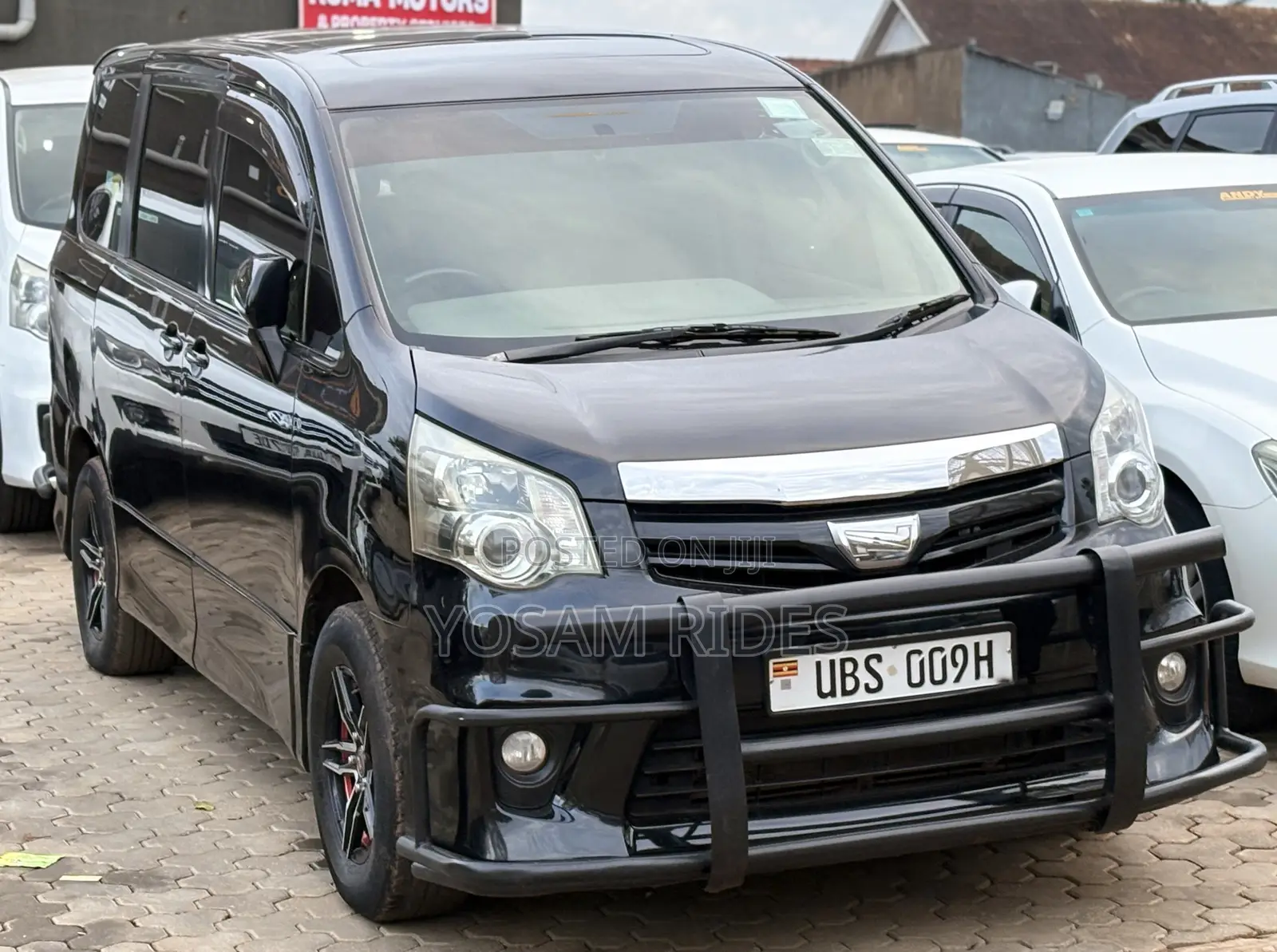 Toyota Noah 2.0 158hp FWD (7 Seater) 2011 Black