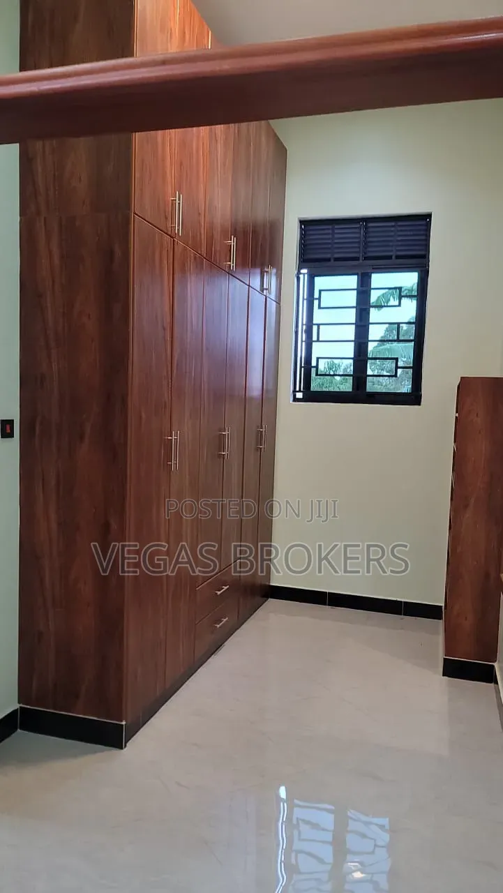 1bdrm House in Vegas Brokers House, Rubaga for rent