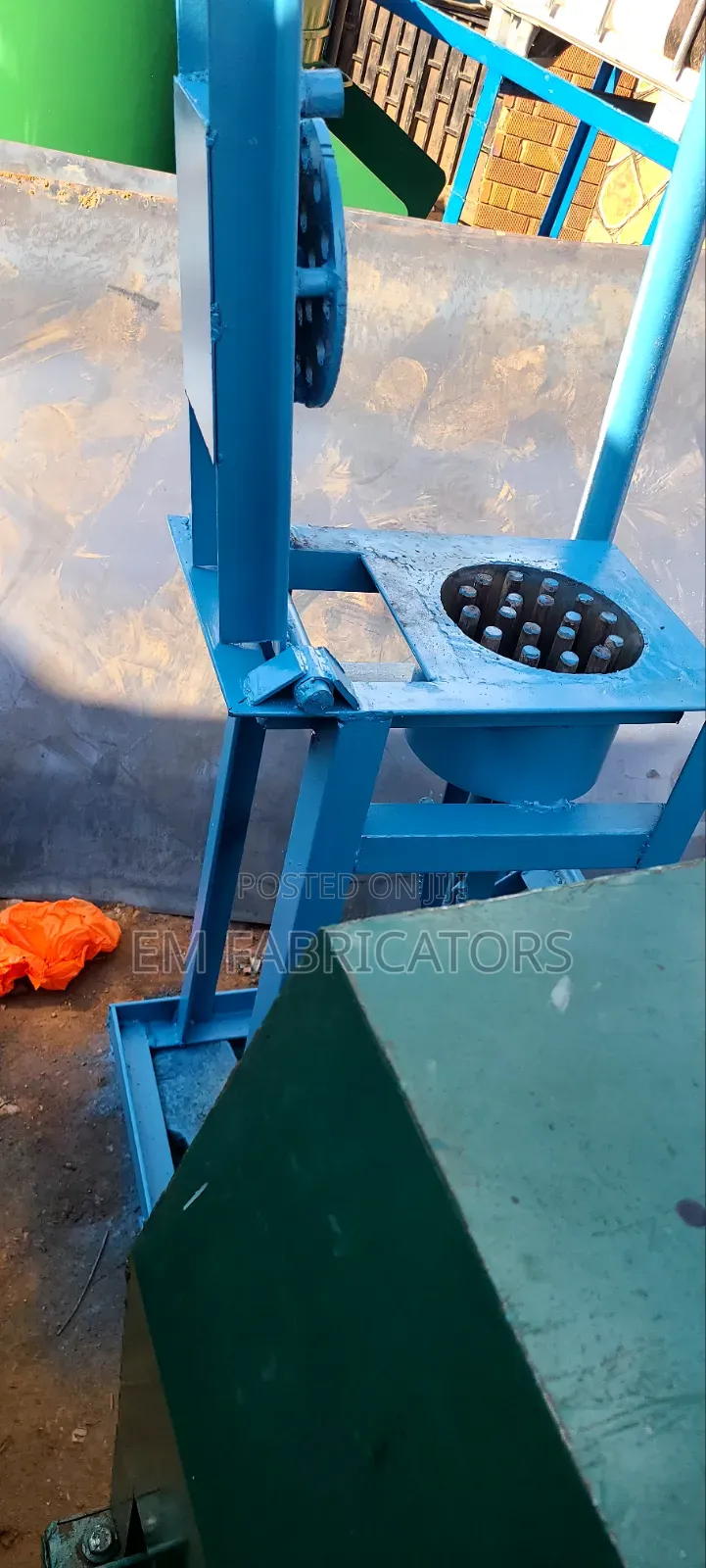 8"by6". Commercial Honey Comb Briquettes Machine. READY TO TAKE.