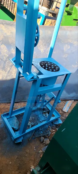 8"by6". Commercial Honey Comb Briquettes Machine. READY TO TAKE.