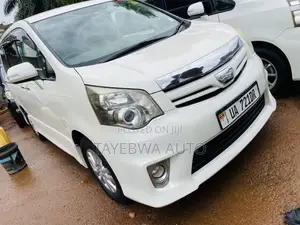 Toyota Noah 2012