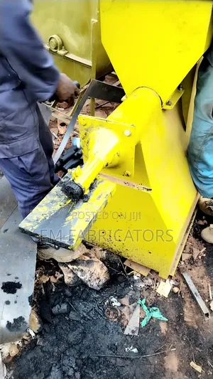 Great Out Put Electric Briquettes Making Machine. 500kg/Hr. 240V.