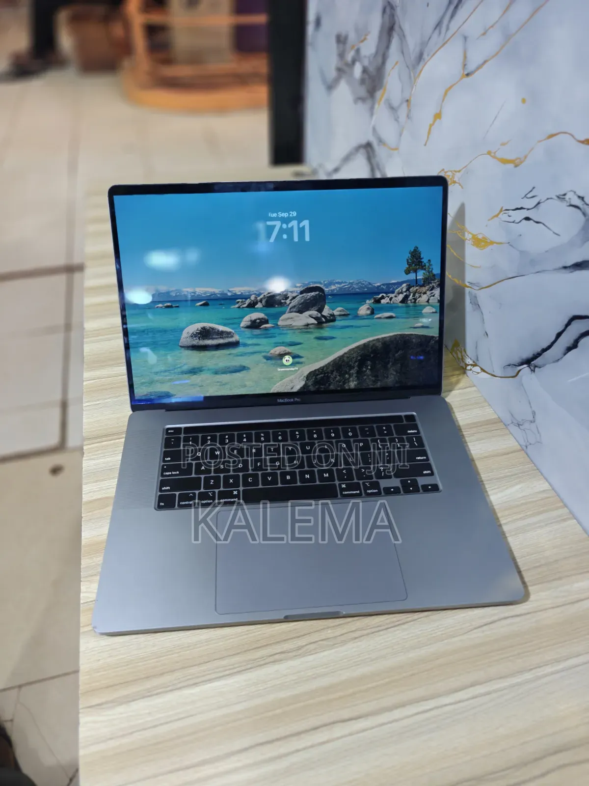 New Laptop Apple MacBook Pro 16GB Intel Core i7 SSD 512GB
