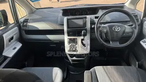 Toyota Noah 2011 White