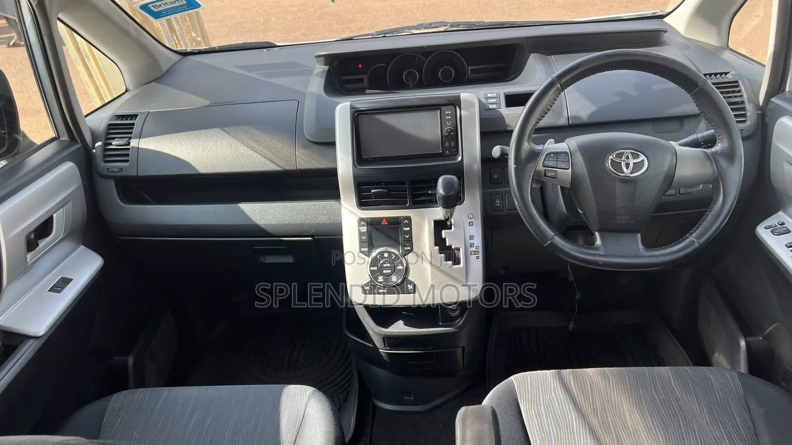 Toyota Noah 2011 White