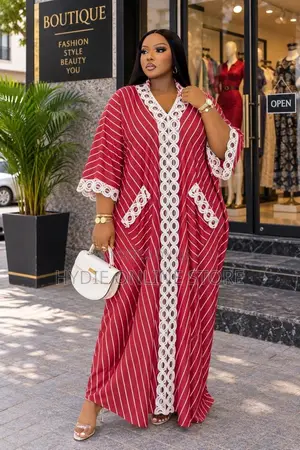 Elegant Fashion Detailed Free Dress