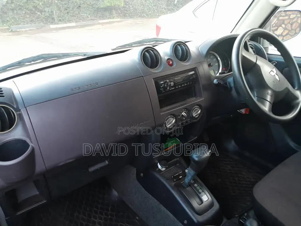 Mitsubishi Pajero Mini VR 2010 Silver