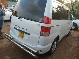 Toyota Noah 2.0 AWD (8 Seater) 2006 White