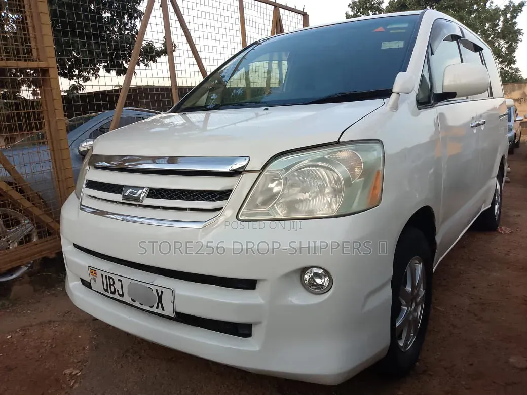 Toyota Noah 2.0 AWD (8 Seater) 2006 White