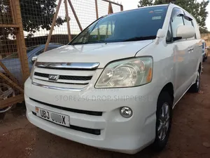 Toyota Noah 2.0 AWD (8 Seater) 2006 White