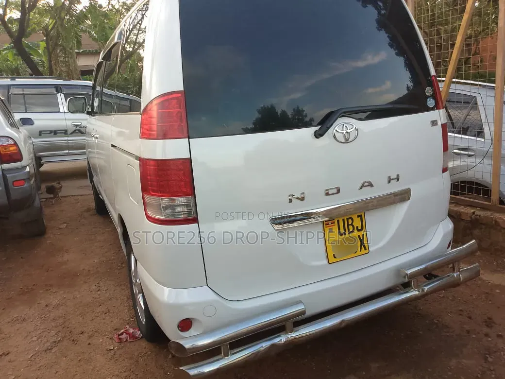 Toyota Noah 2.0 AWD (8 Seater) 2006 White