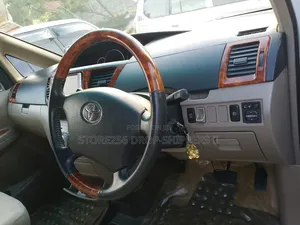 Toyota Noah 2.0 AWD (8 Seater) 2006 White